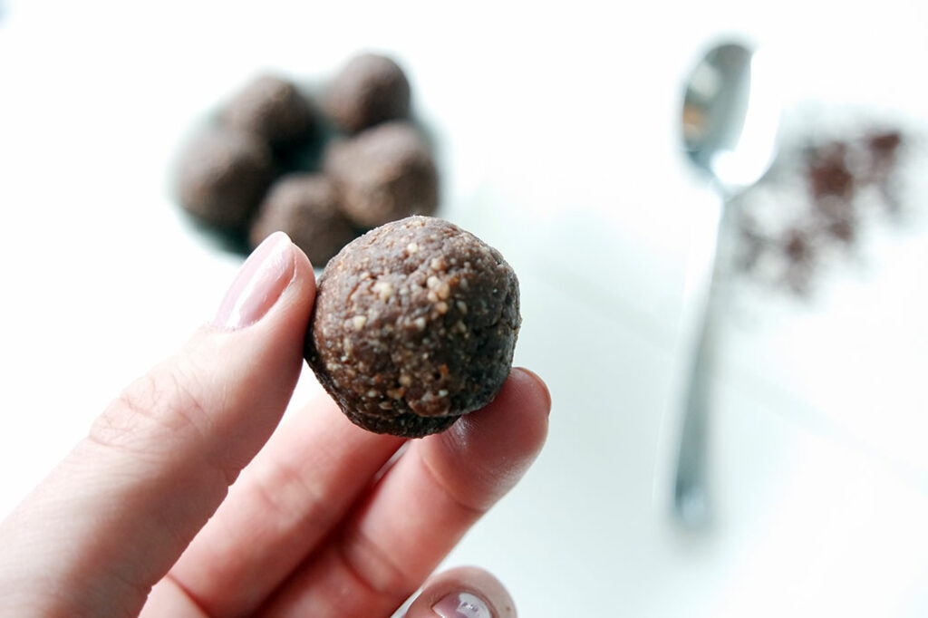clean eating brownies bällchen energy balls bliss balls blog