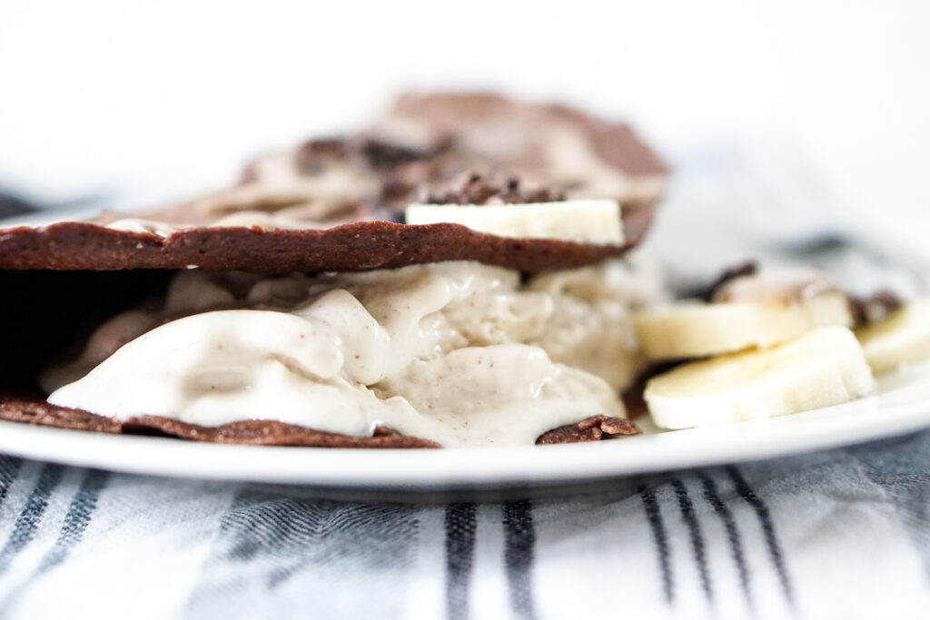 Schokoladen Pfannkuchen Bananen nicecream gesund Rezept