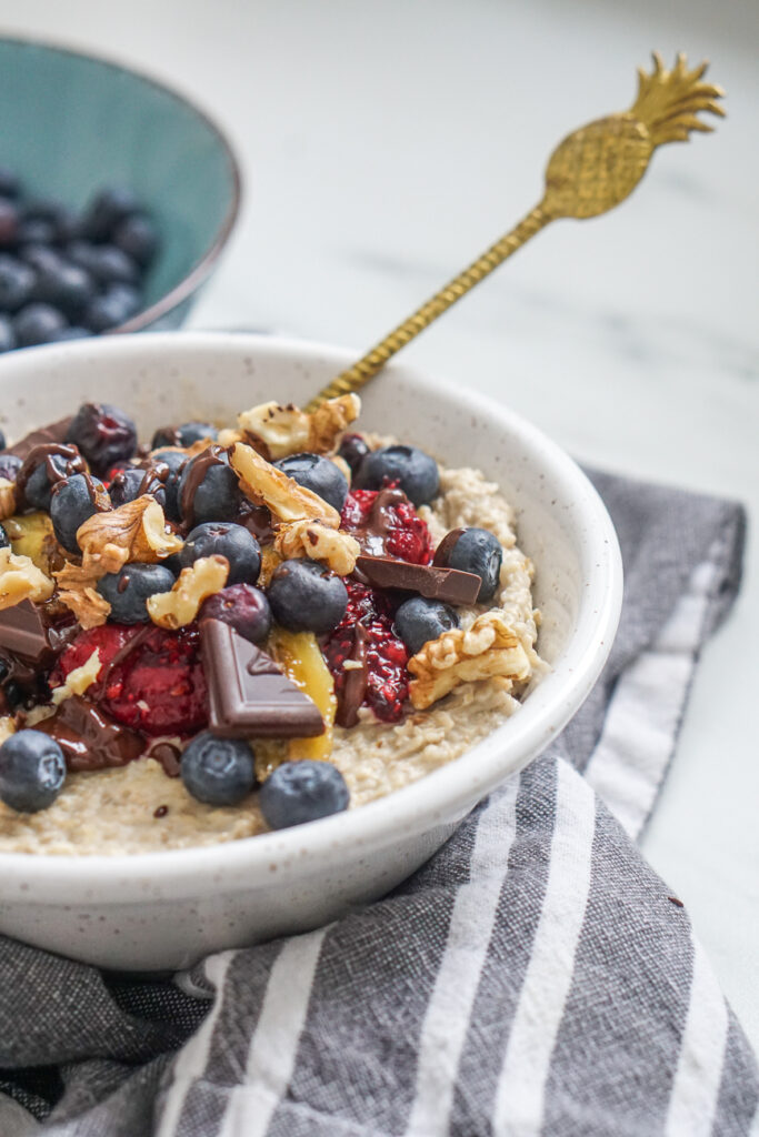 cremiges oatmeal cashewmus gesundes frühstück rezept